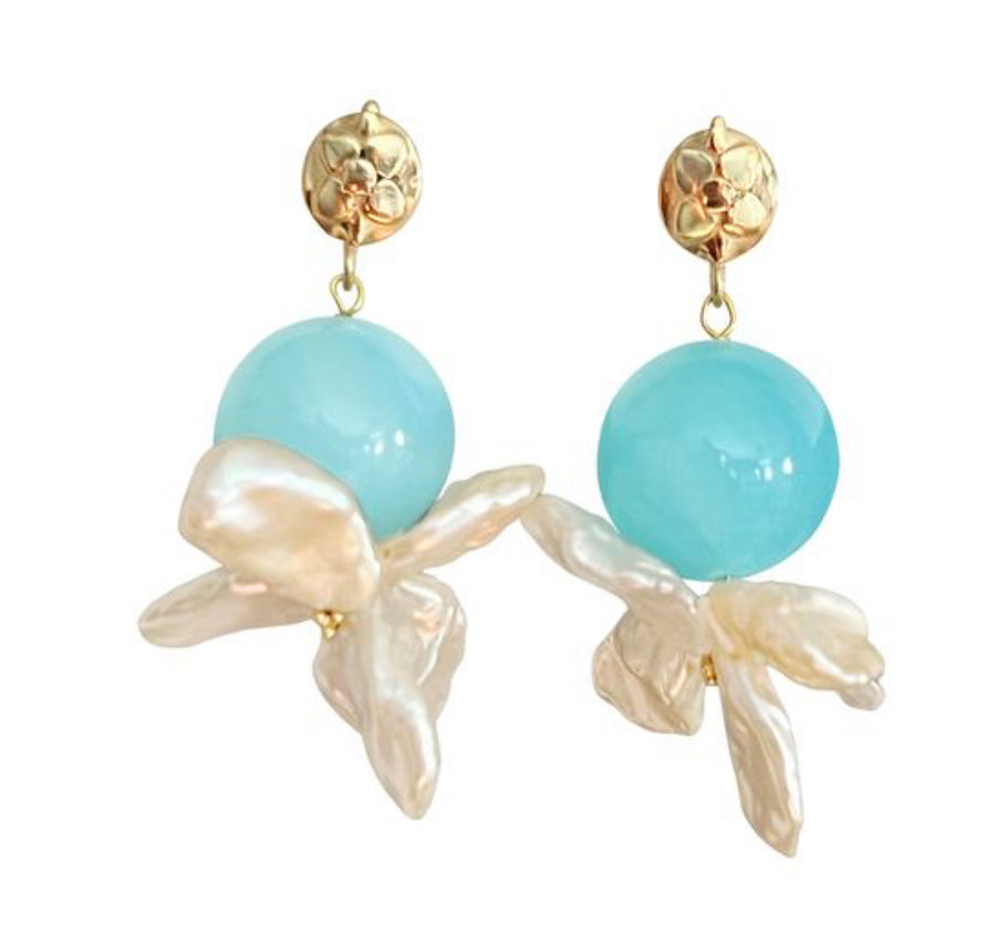 Gold and Chalcedony Fleur de Pearl Earring