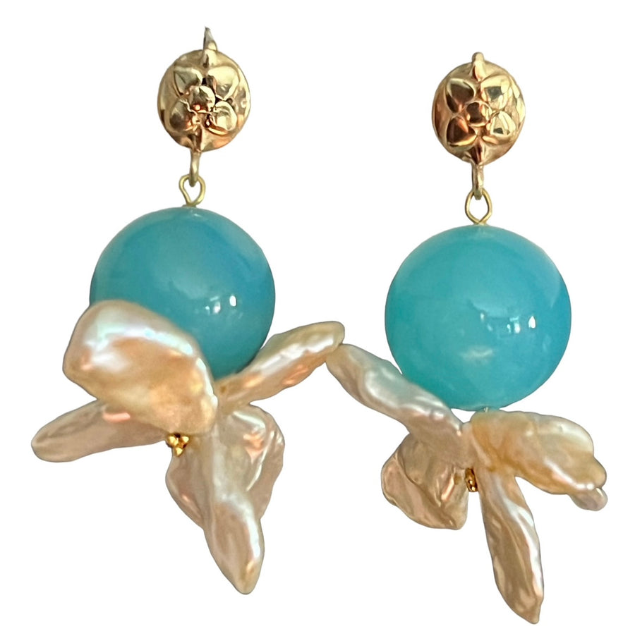 Gold and Chalcedony Fleur de Pearl Earring